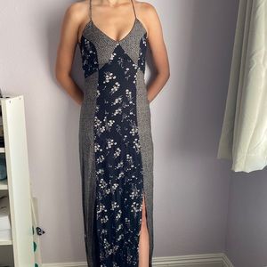 Maxi dress with floral mixed pattern